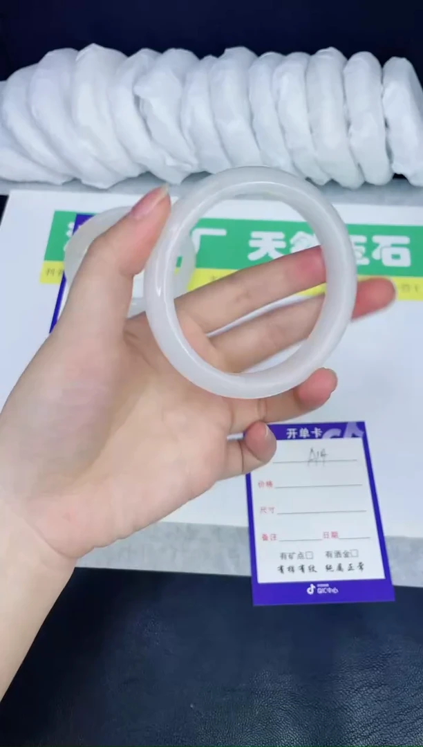 【闪购商品】石英质玉手镯未镶嵌A14-60.5