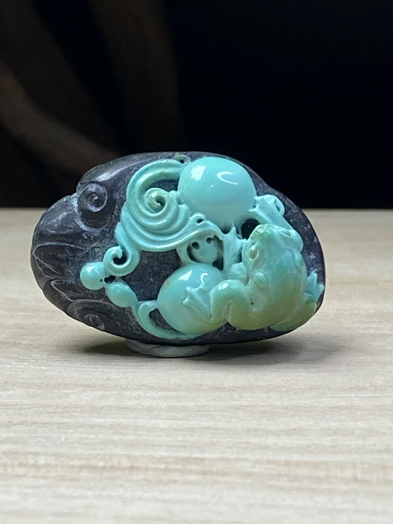富贵原矿绿松石雕刻件