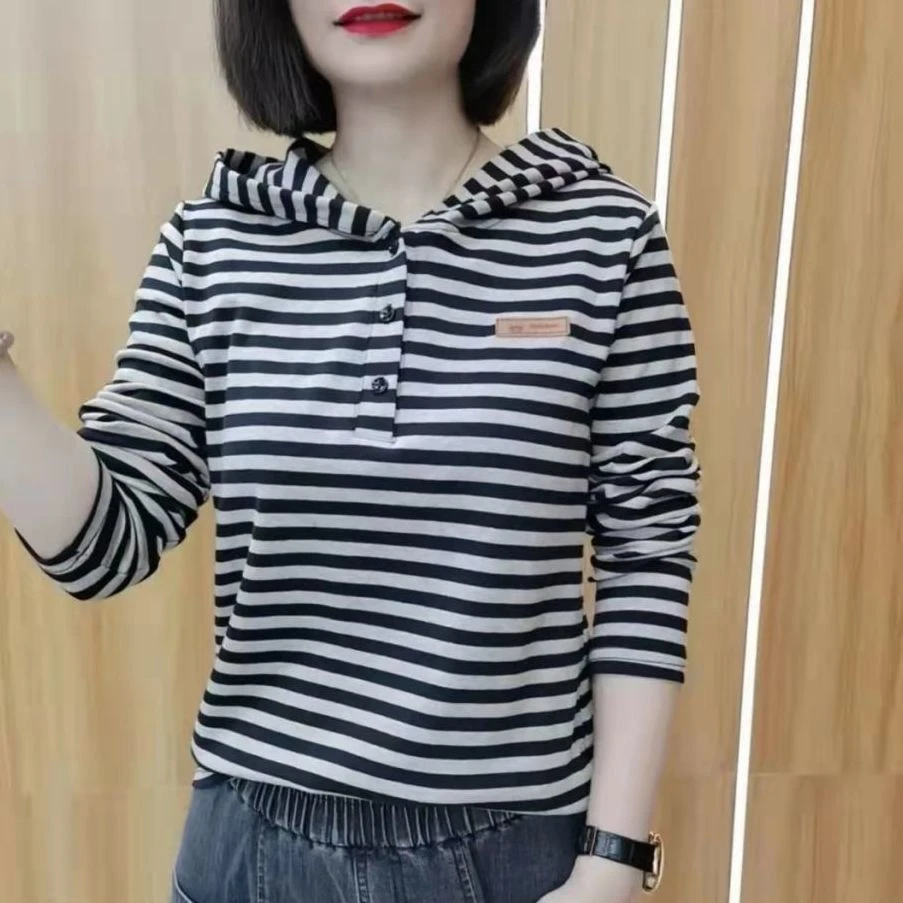 带帽子卫衣女春秋条纹连帽长袖中老年妈妈遮肚子休闲上衣女士