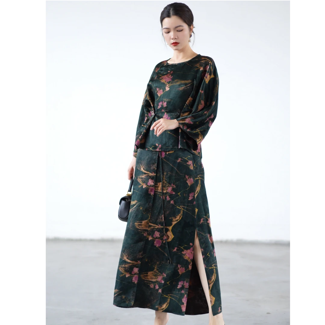 《露斯》红云纱 套装 兰花缎面喷绘 高定设计款 显瘦 小腰精圆领