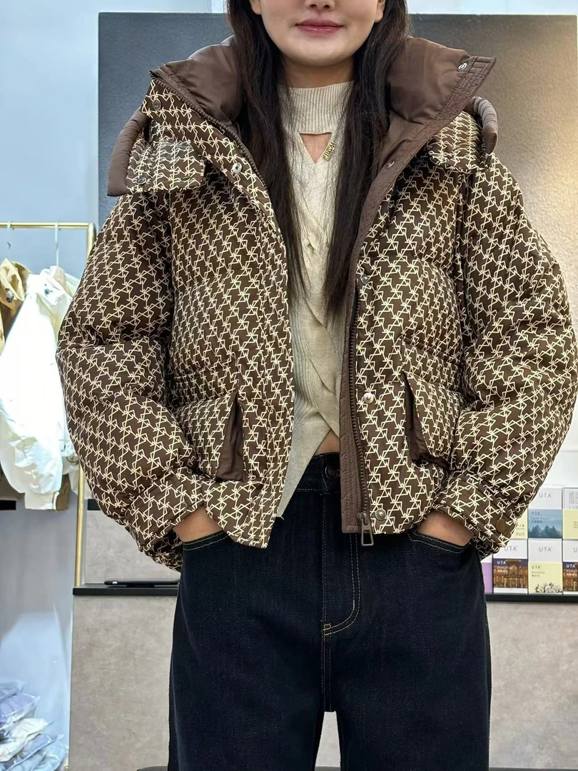 时尚拼色短款羽绒服