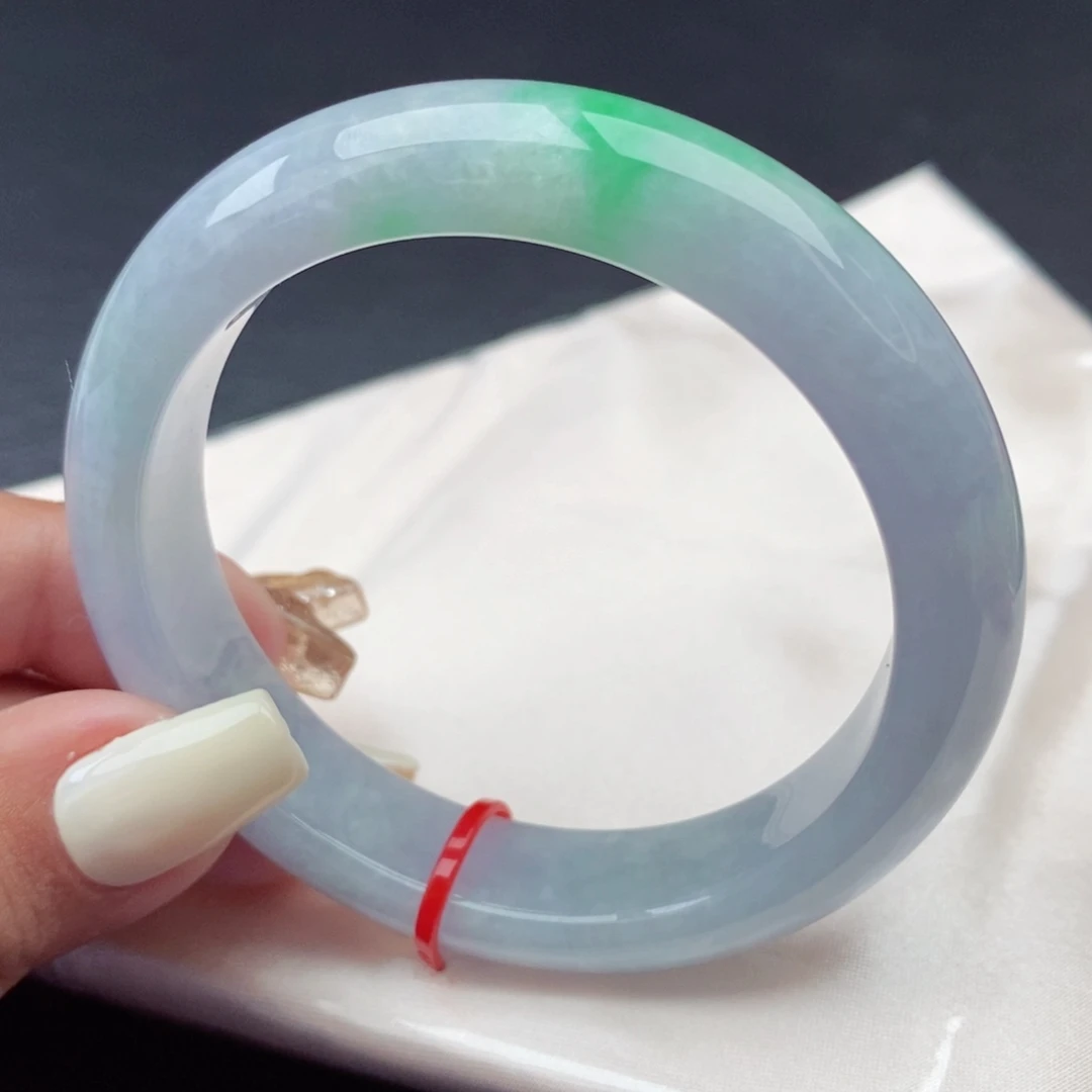 翡翠手镯未镶嵌55圈