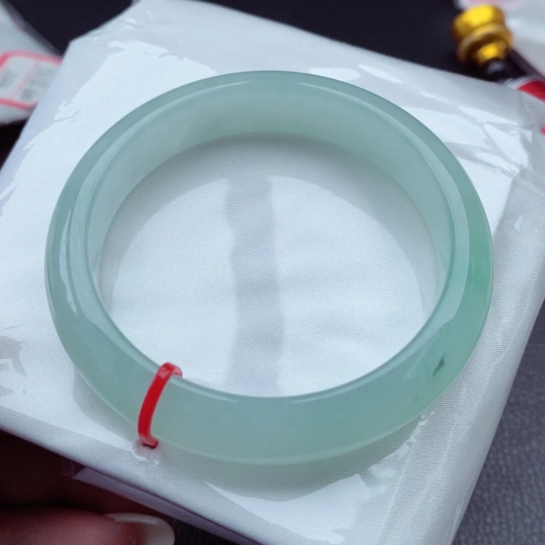 翡翠手镯未镶嵌54圈