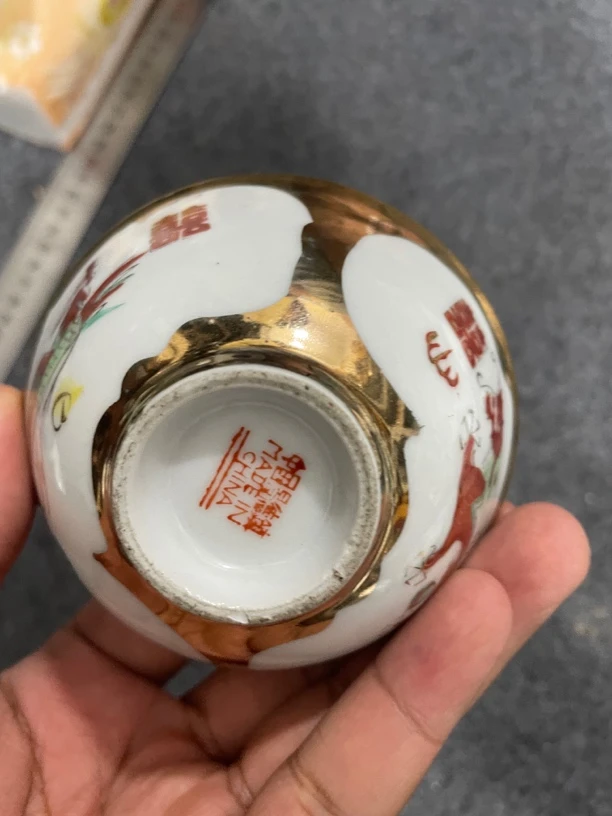 景德镇粉彩金斗方茶杯