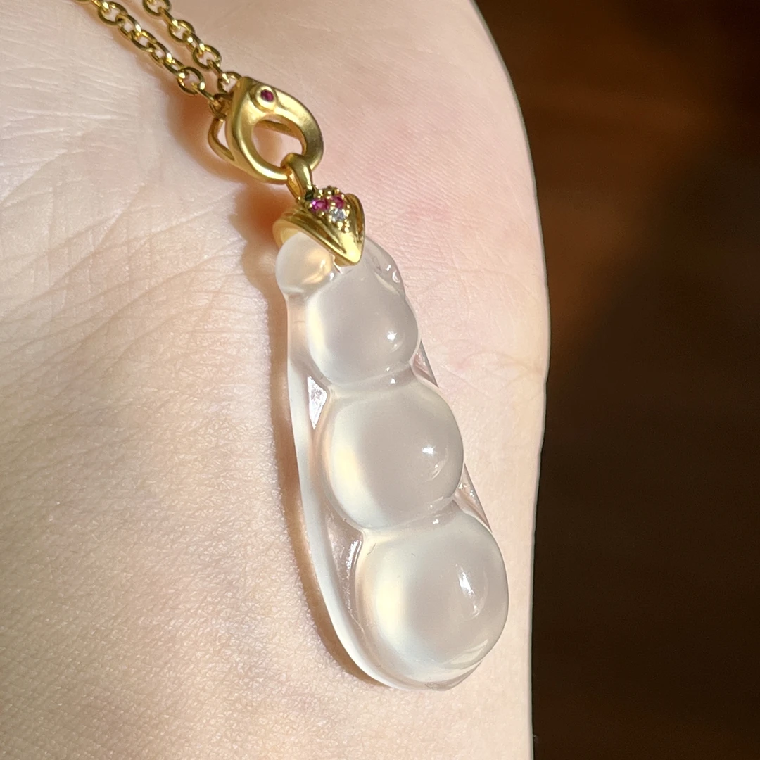 天然白冰玉髓福豆平安四季豆项链女款吊坠女士雕刻透玉石镶嵌简约