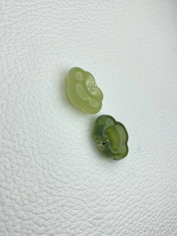 纯天然岫岩玉吊坠