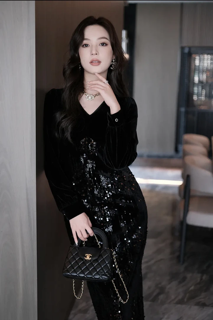 法式名媛风V领亮片显瘦遮肉连衣裙气质长袖轻奢黑色