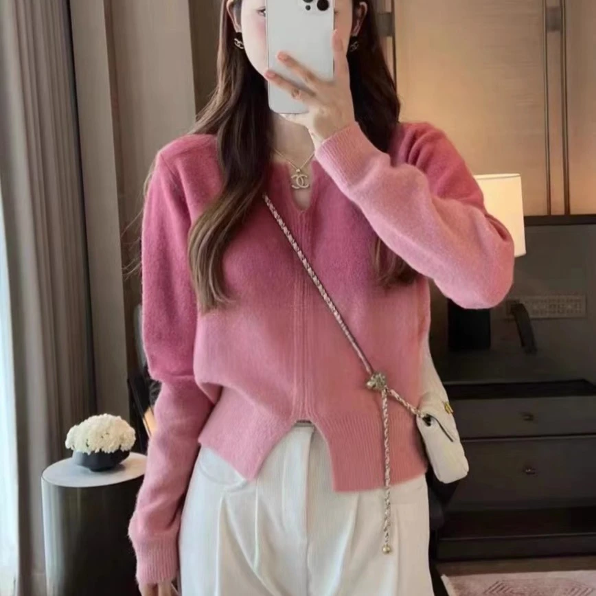 2025年早春新款渐变v领针织衫宽松高级感百搭套头针织上衣女