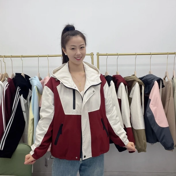2024秋冬新款拼色冲锋衣女连帽加棉外套时尚休闲宽松百搭防风夹克