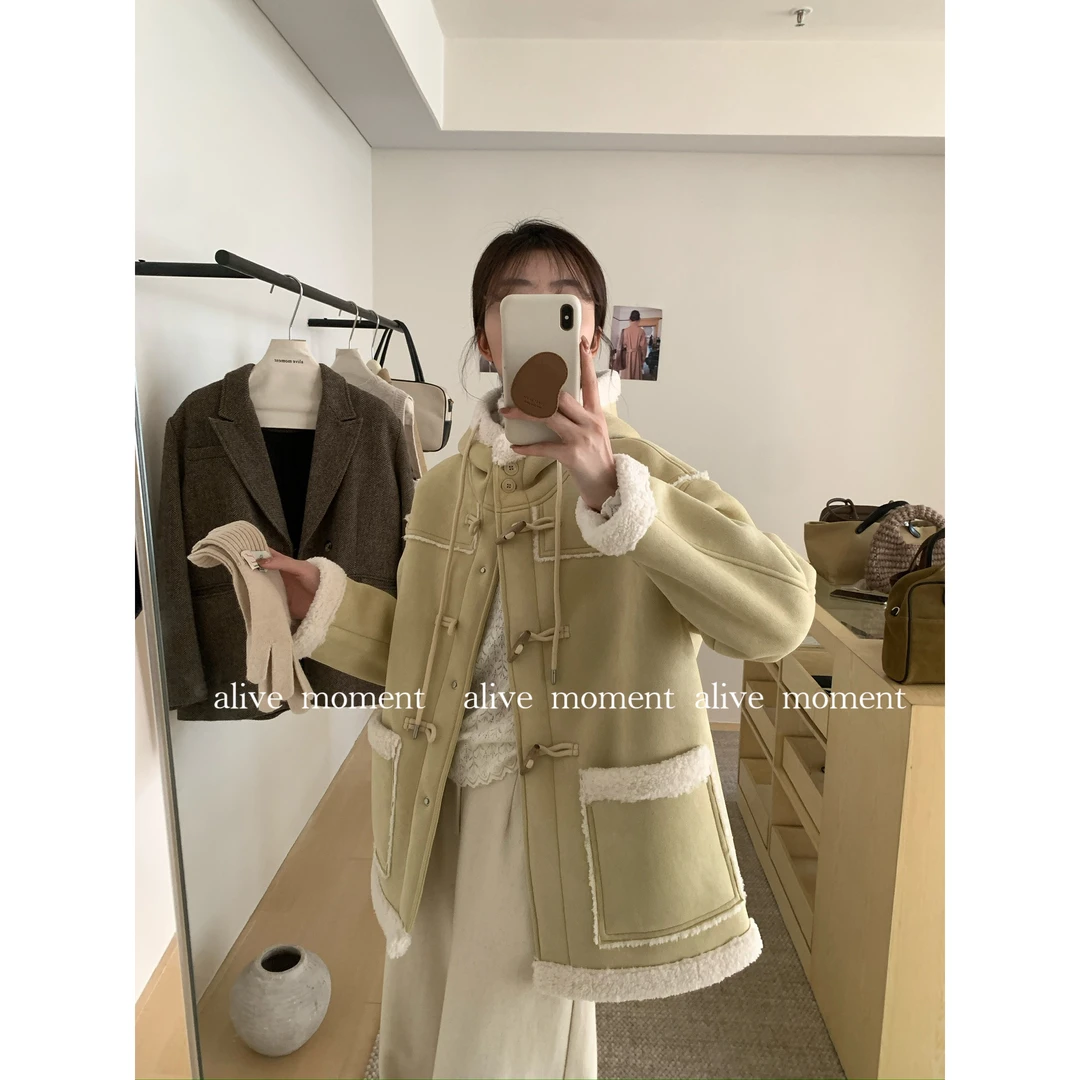 J-68139#超好看宽松牛角扣连帽保暖皮毛一体外套
