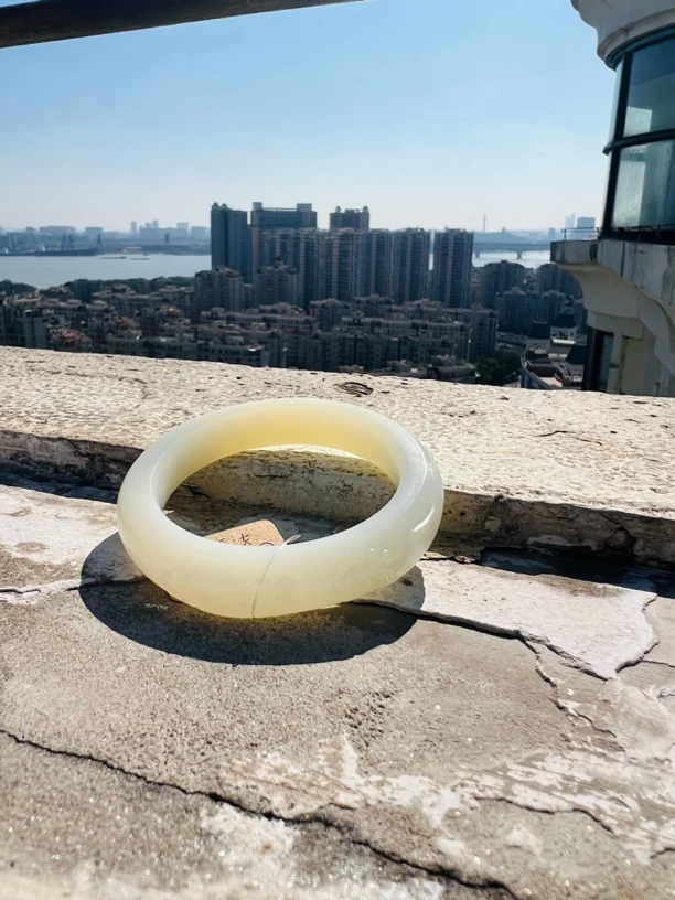 夏秋珠宝天然新疆和田玉手镯58.3且末料暖白特细雕花镯子凤穿牡丹