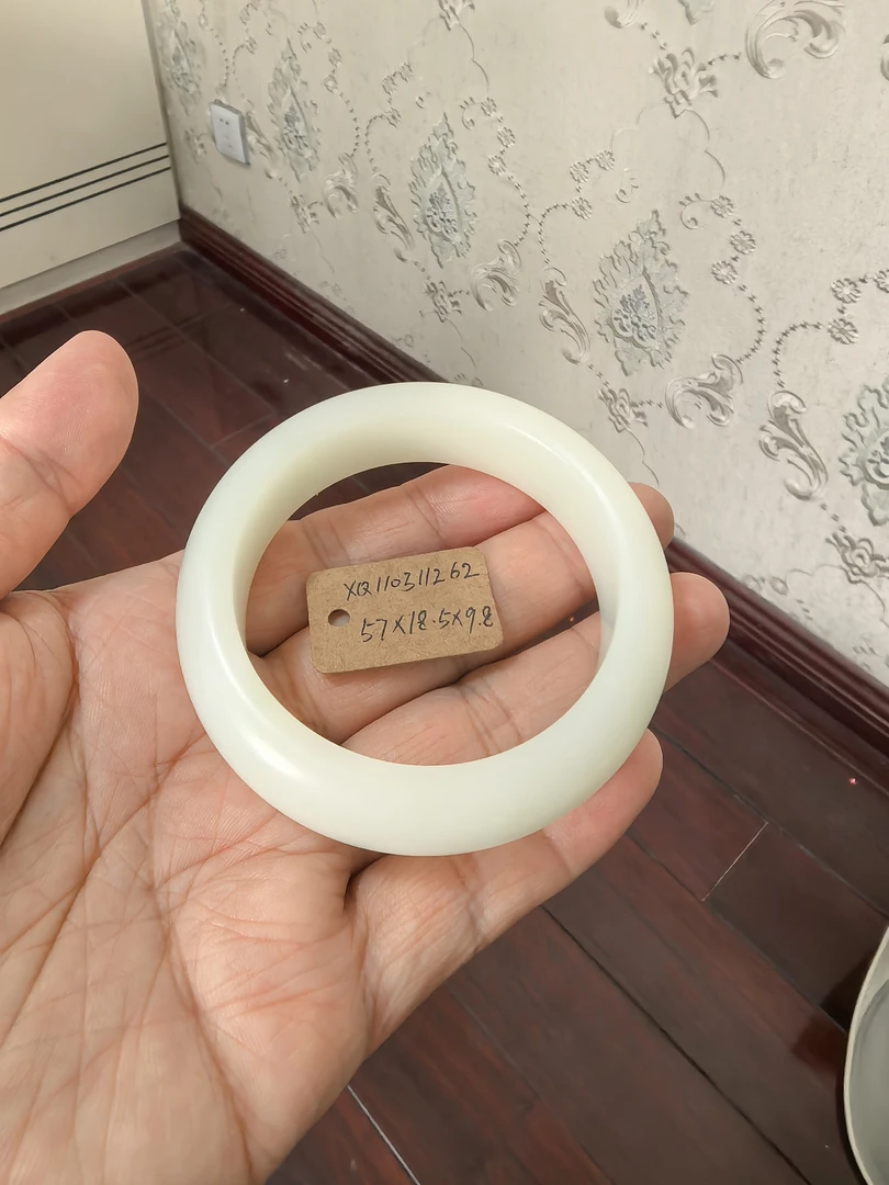 天然新疆和田玉且末料宽版轮胎镯