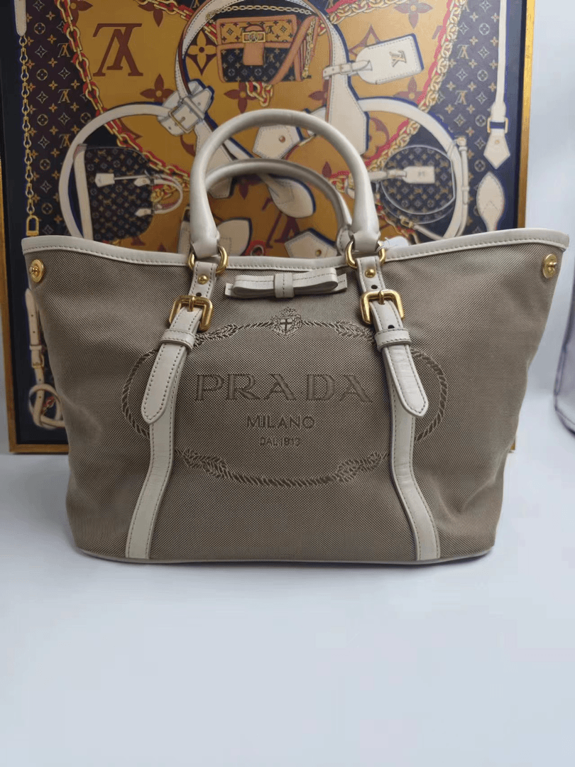 95新 Prada/普拉达 【老板娘专属】手提包 尺寸28x17编码：7939390