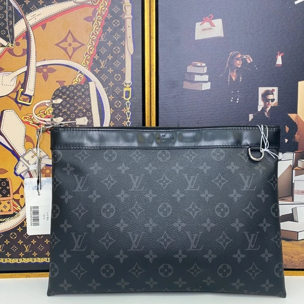 95新 LV LV  男士手包  腋下夹包 尺寸：33x24 编码：7992386