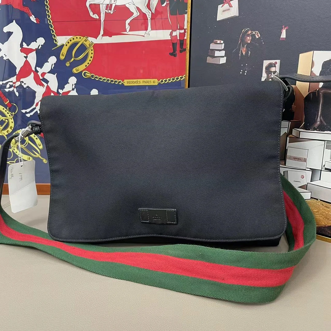 95新 GUCCI/古驰 GUCCI  黑色斜挎包  尺寸：36x26x8编码:7928488