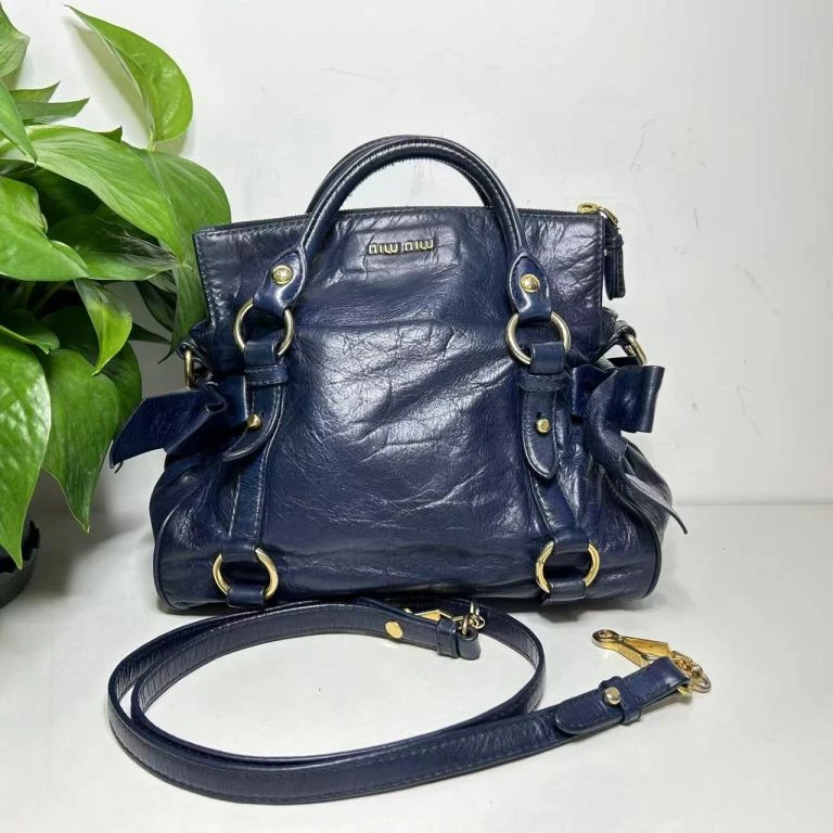 95新 MIU MIU/缪缪 MIUMIU 手提斜挎包  尺寸25x20x16编码7879475