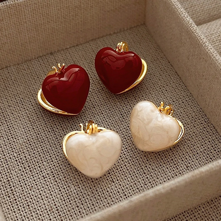 法式复古奶油白酒红爱心耳环女2023年新款轻奢气质高级感耳钉耳饰