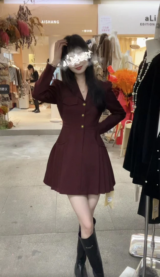 法式v领连衣裙女装早春2024新款小个子收腰显瘦气质高级感a字短裙