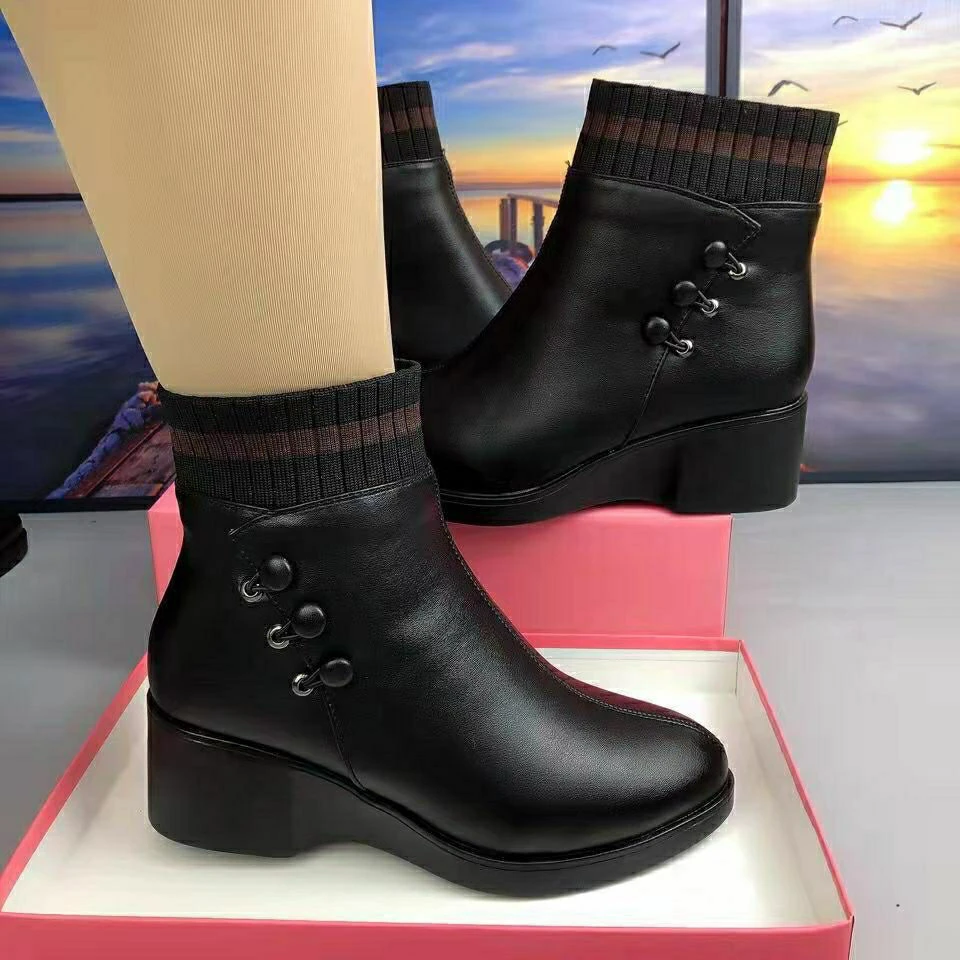 新款加绒加厚真皮坡底加绒冬季女橡胶防滑耐磨软底女靴坡跟马丁靴