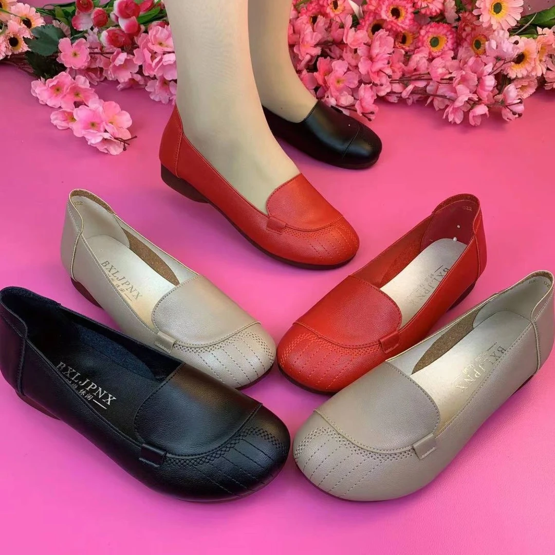 真软皮妈妈鞋2024新款单鞋女牛筋底春秋季平底豆豆鞋中老年软底鞋