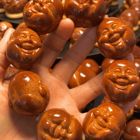 橄榄核核雕开心一条