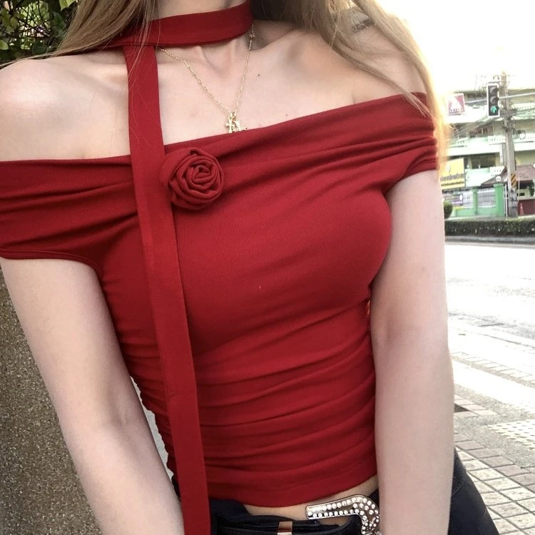 辣妹一字领露肩红色T恤女夏季新款立体花朵修身显瘦小众褶皱上衣