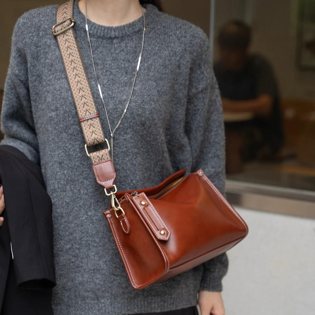 新款头层牛皮时尚小众复古百搭休闲简约女士肩包潮流个性真皮斜跨