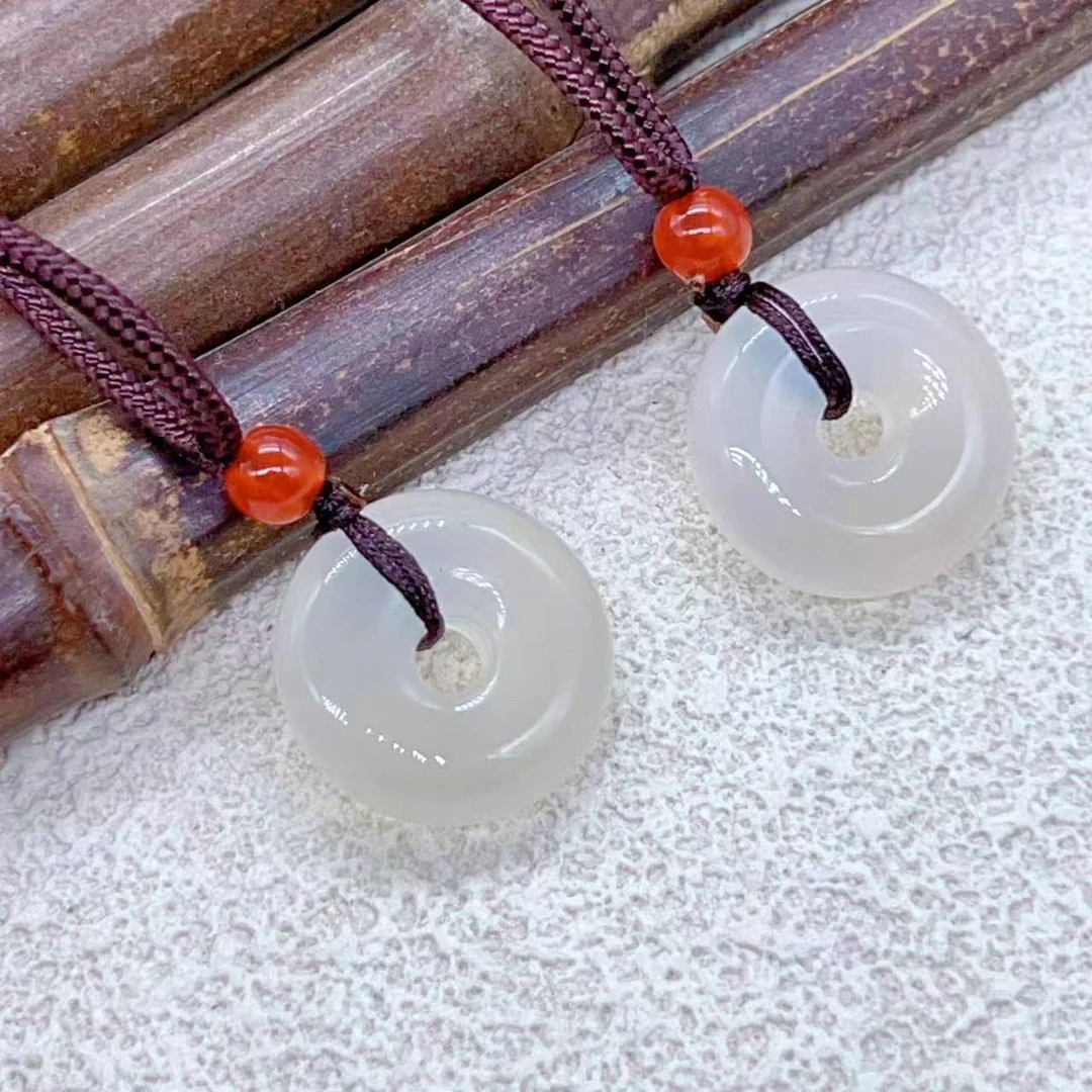 时尚百搭天然玛瑙平安扣吊坠 颜色有些许差异多样性发货