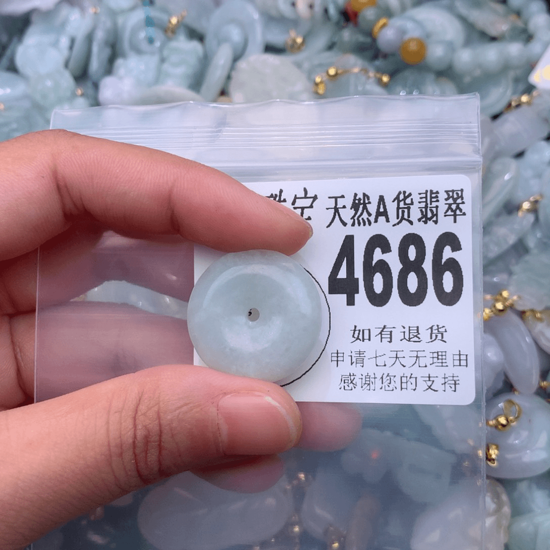 翡翠颈饰未镶嵌4686。