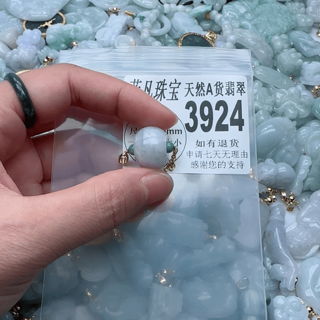翡翠颈饰未镶嵌3924。