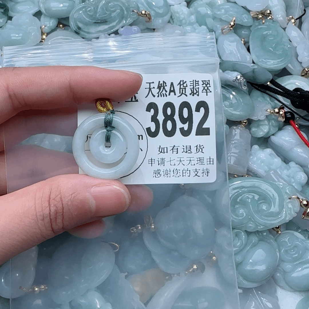 翡翠颈饰未镶嵌3892。
