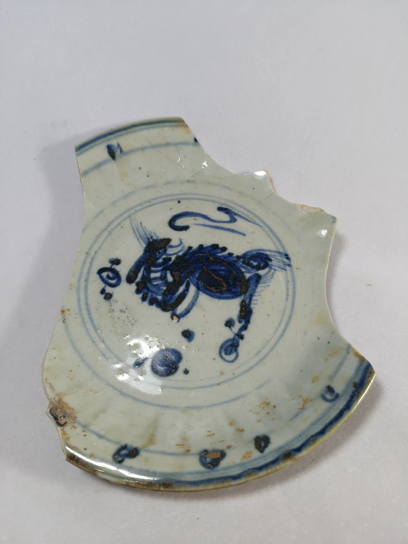 青花麒麟纹，盘子残器瓷片。尺寸品相如图。