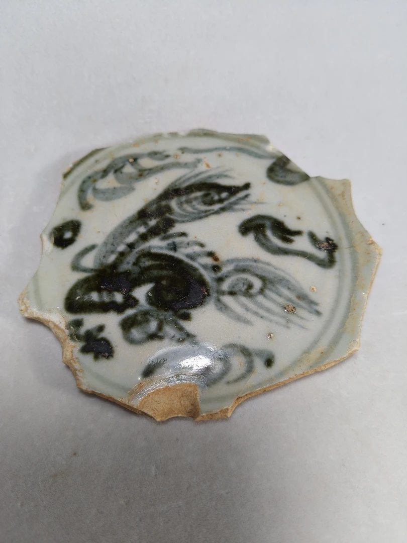 青花麒麟纹盘子，残器瓷片。