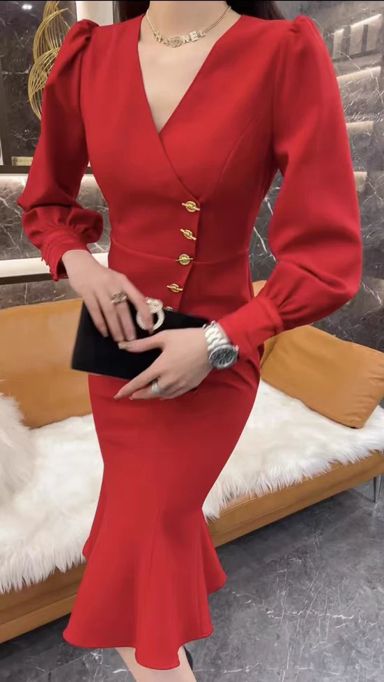 秋秋精选2024新款红色修身显瘦优雅鱼尾连衣裙2017015