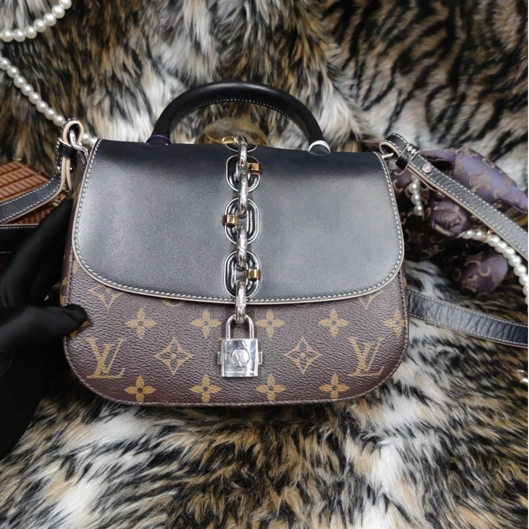 95新 LouisVuitton/路易威登 茉上/老花拼色锁头马鞍包