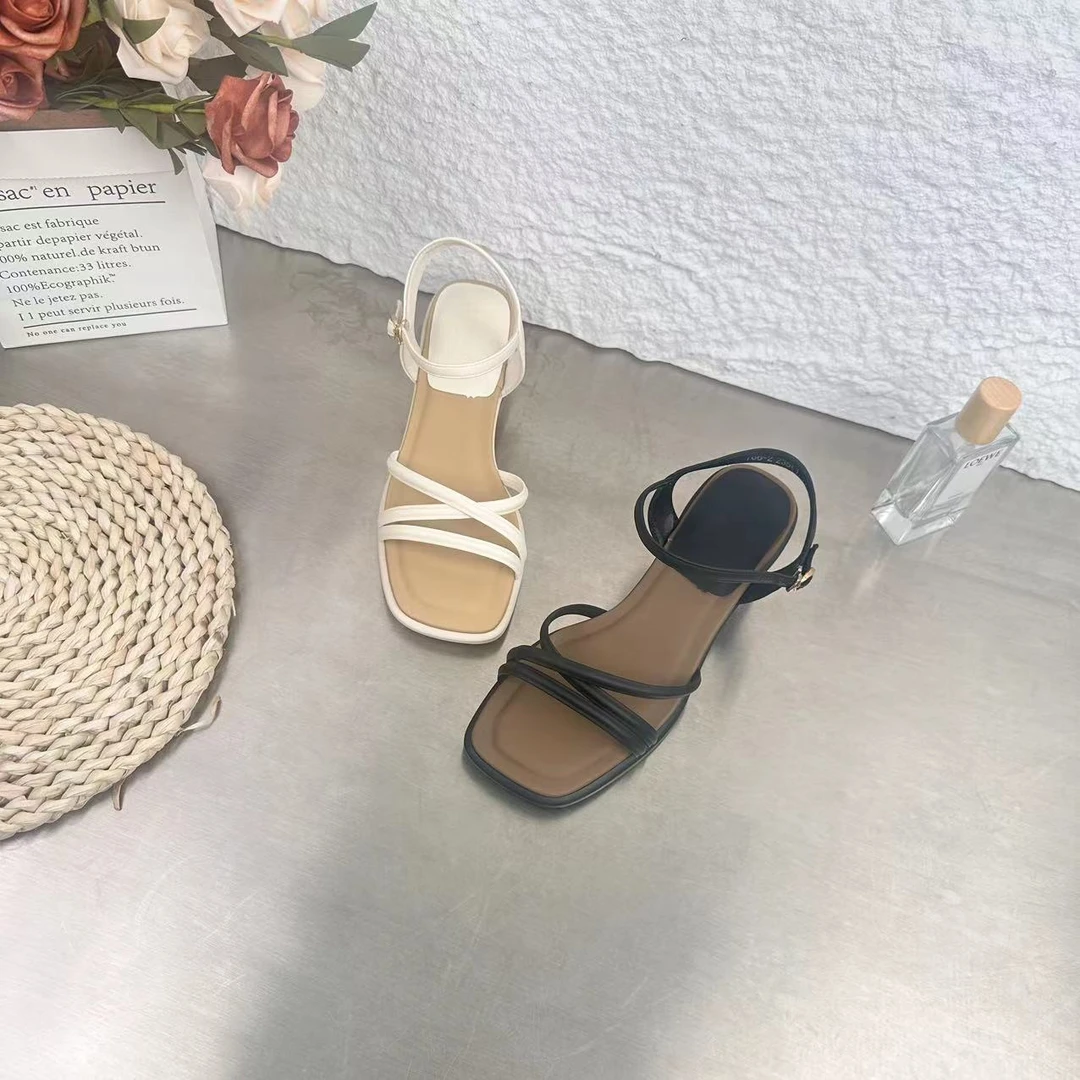 春夏季新品经典时尚百搭休闲时装凉鞋低跟气质冷粘工艺766-2