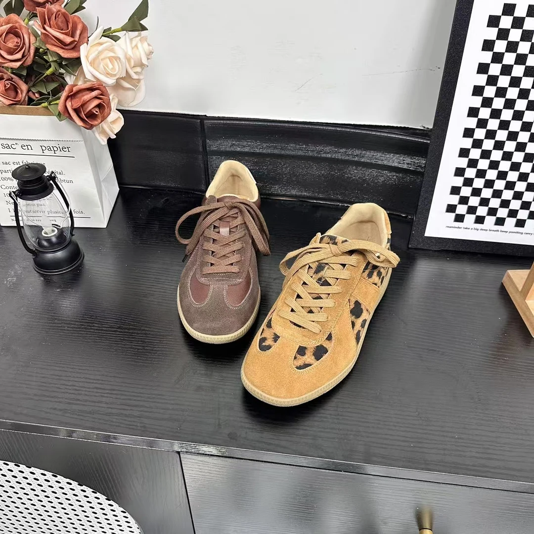 冬季新品经典时尚百搭休闲女鞋气质软底雅丹风冷粘工艺370