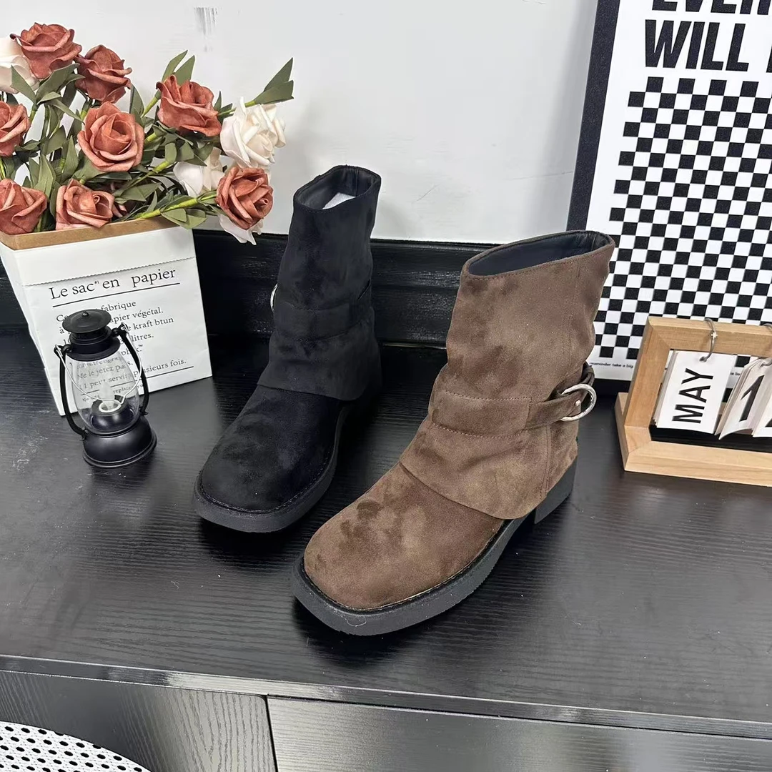 冬季新品经典时尚百搭休闲时装马丁靴气质软底冷粘工艺8109-1