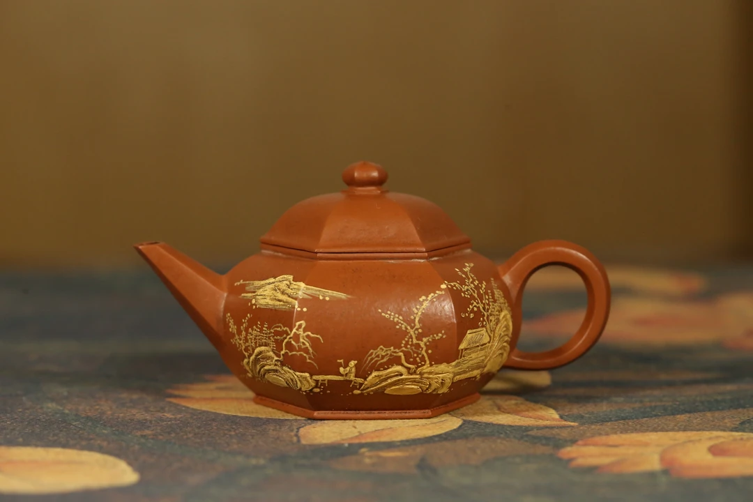 宜兴紫砂黄龙山老朱泥六方山水泥绘水平壶福记款