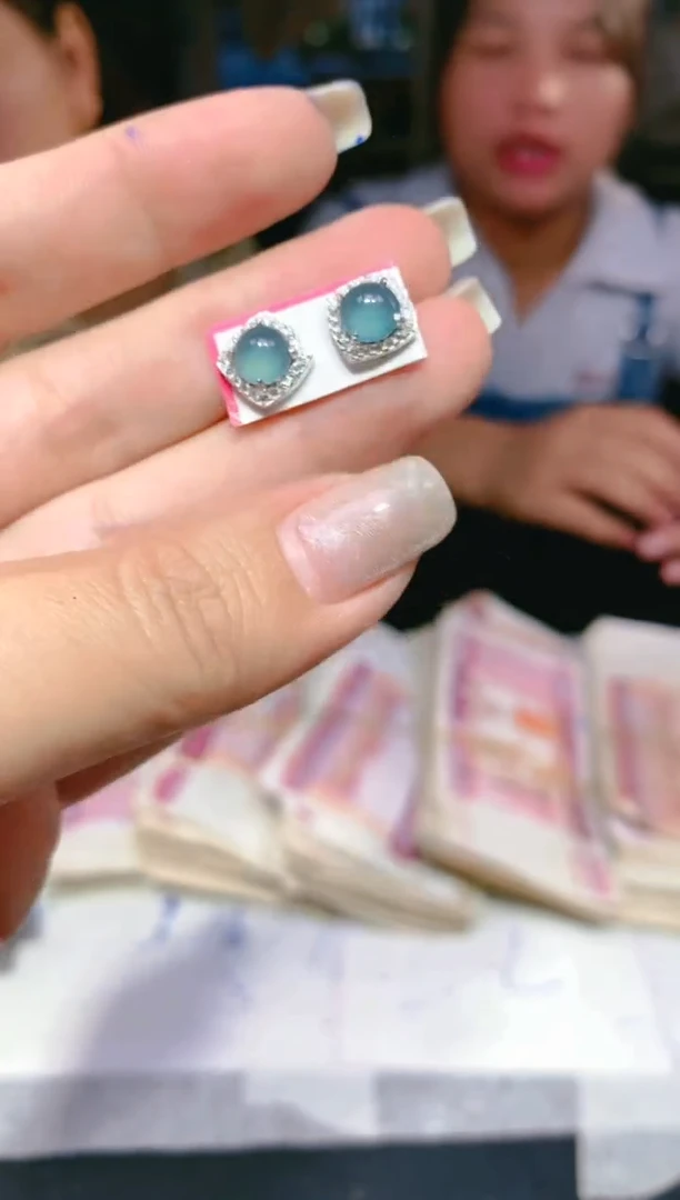 【闪购商品】定制翡翠未镶嵌82定制翡翠.多样性发货（发其一）