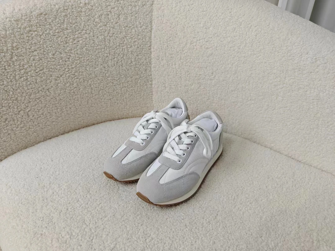 老王甄选 夏季新款 轻便透气简约款女士平底阿甘鞋