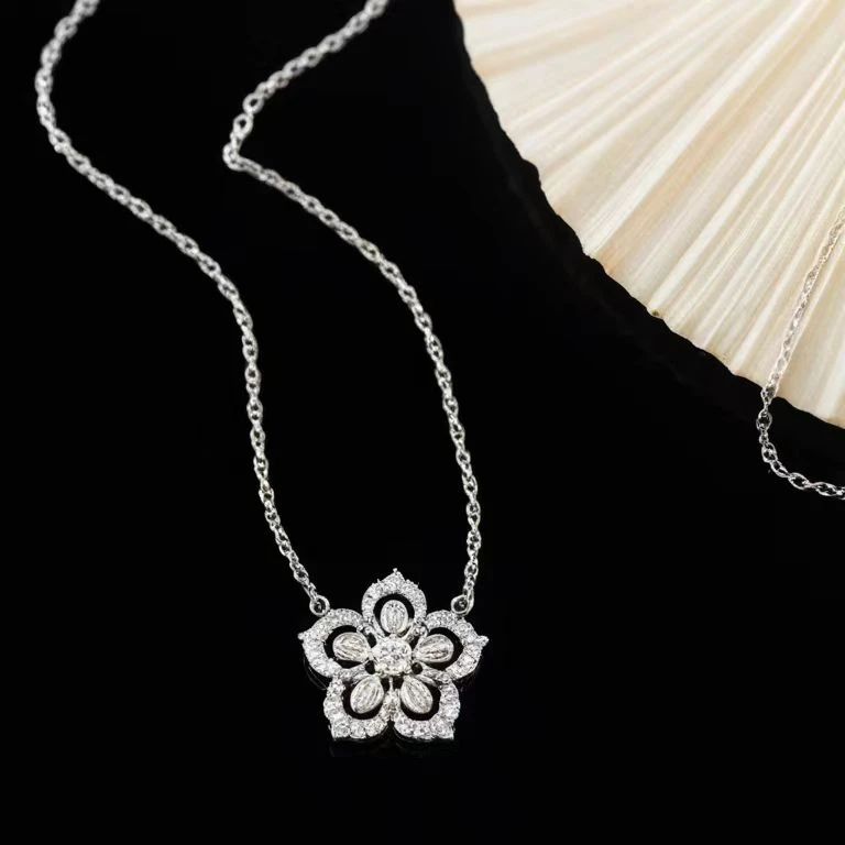 坠链均925银  老王甄选 气质时尚精致简约轻奢花花项链