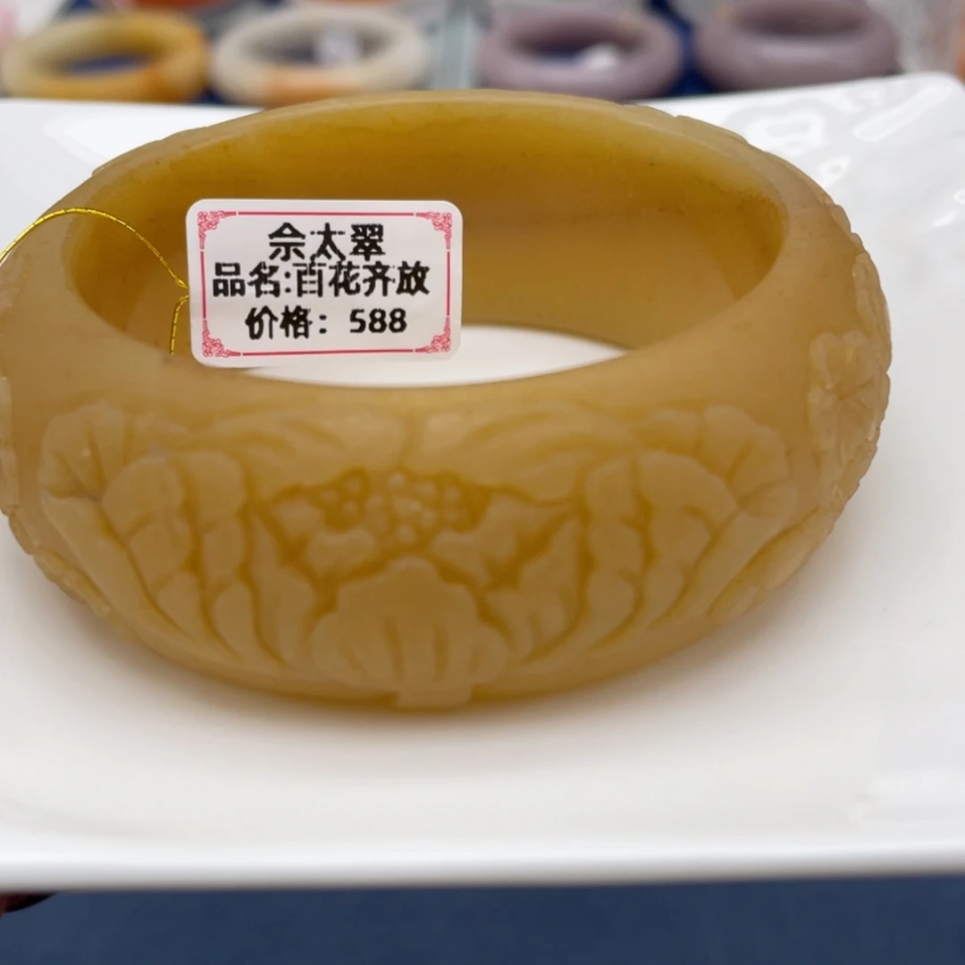 【闪购商品】石英质玉手镯未镶嵌1****心