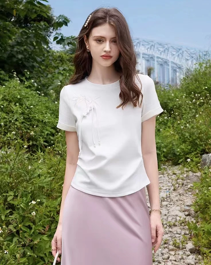 女装微国风T恤白色显瘦时尚休闲气质百搭女士夏季修身圆领设计感