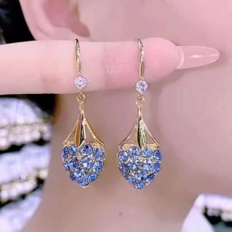 2024新款韩版心形耳坠高级感百搭气质设计师款潮流时尚超闪耳环女