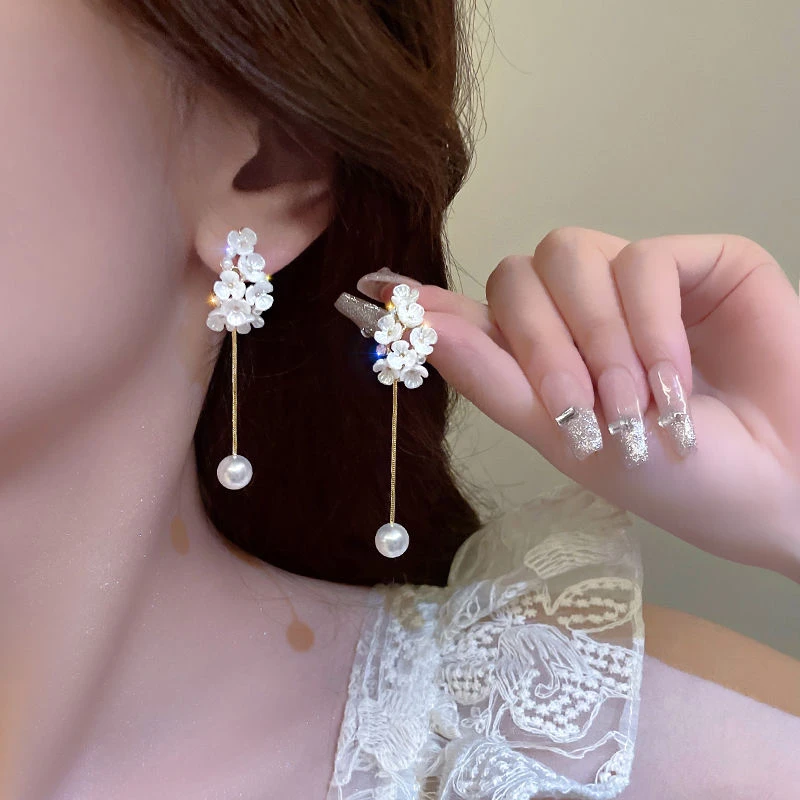 2023新款潮花朵珠珠耳环轻奢高级感耳坠女小众设计感一款两戴耳饰