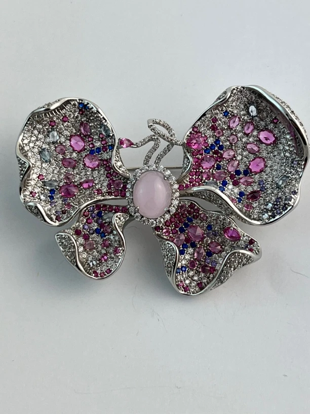 铜合金莫桑石胸针 高级感铜合金胸针 灵动蝴蝶西装配饰毛衣别针