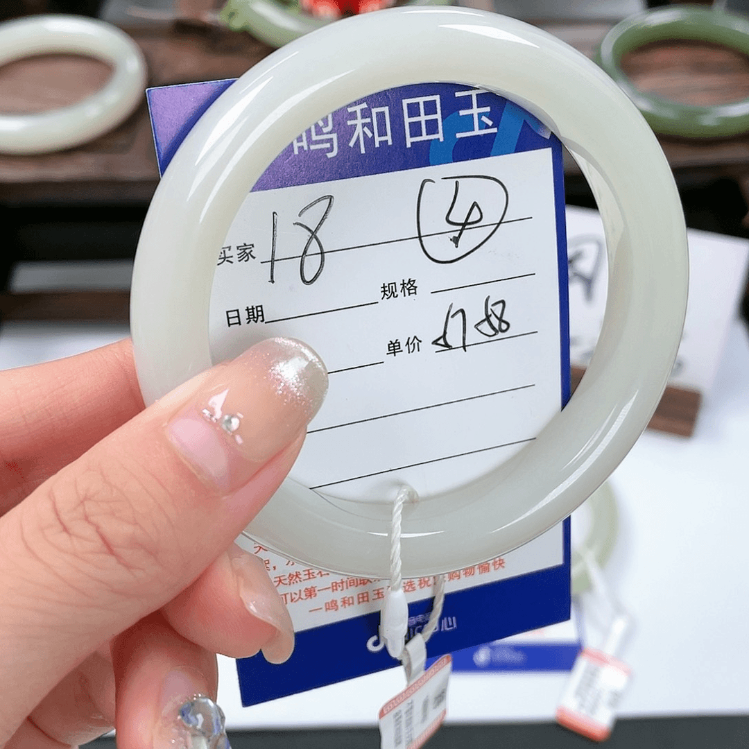 和田玉手镯未镶嵌