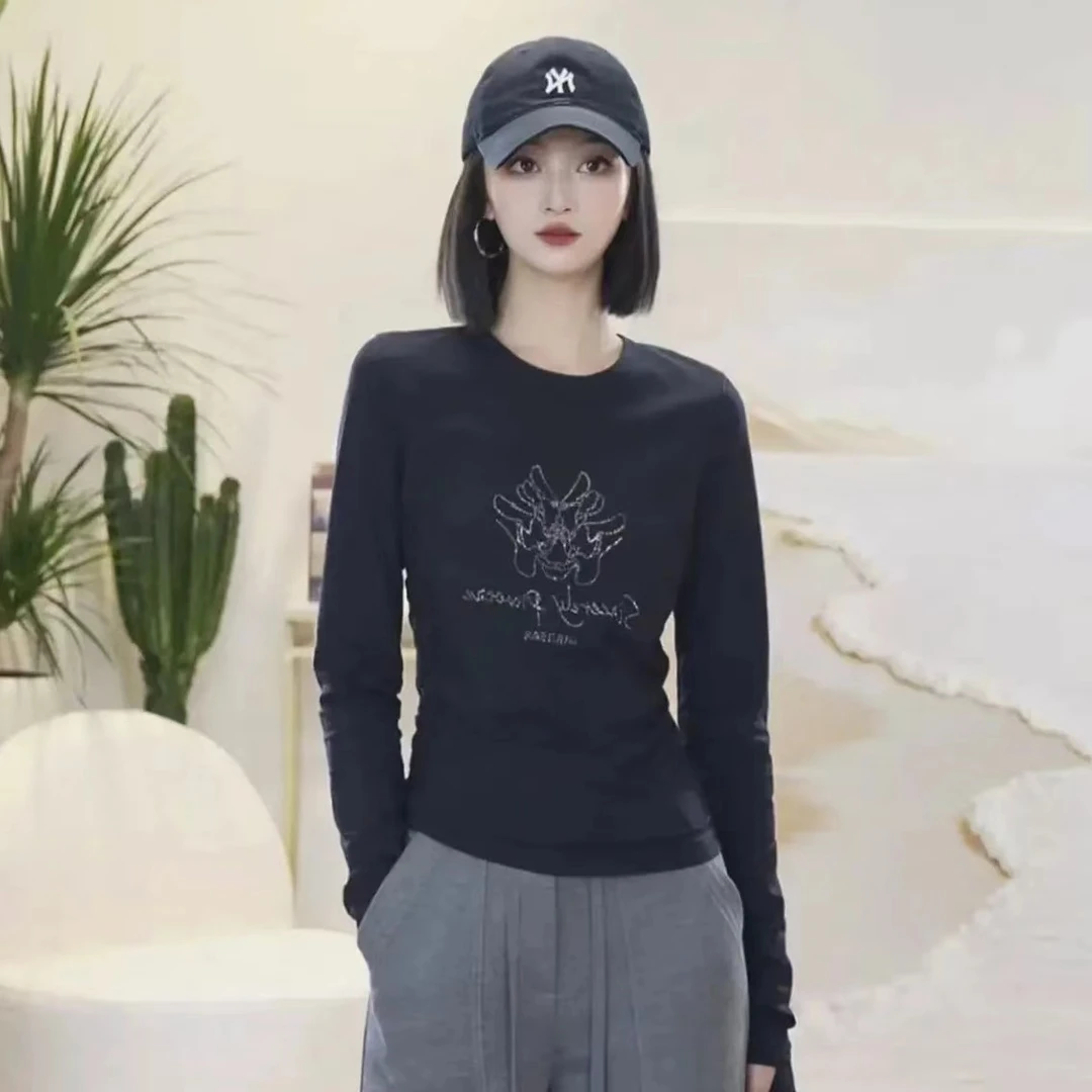 哥弟女装新款时尚百搭龙头圆领短款腰褶设计长袖套头衫1300887