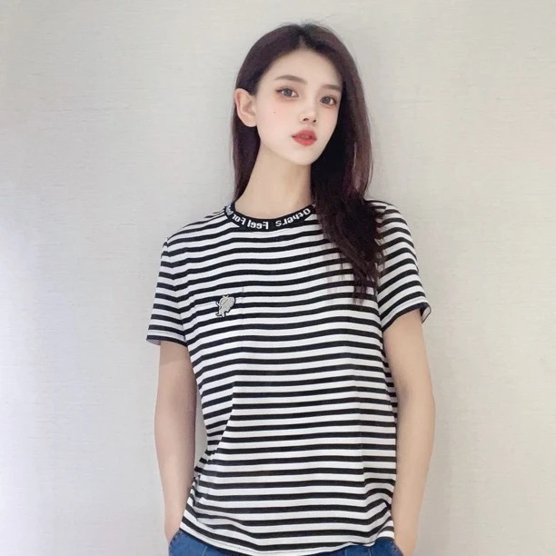 GIRDEAR/哥弟新款显瘦时髦复古休闲百搭动感条纹刺绣T恤1300343